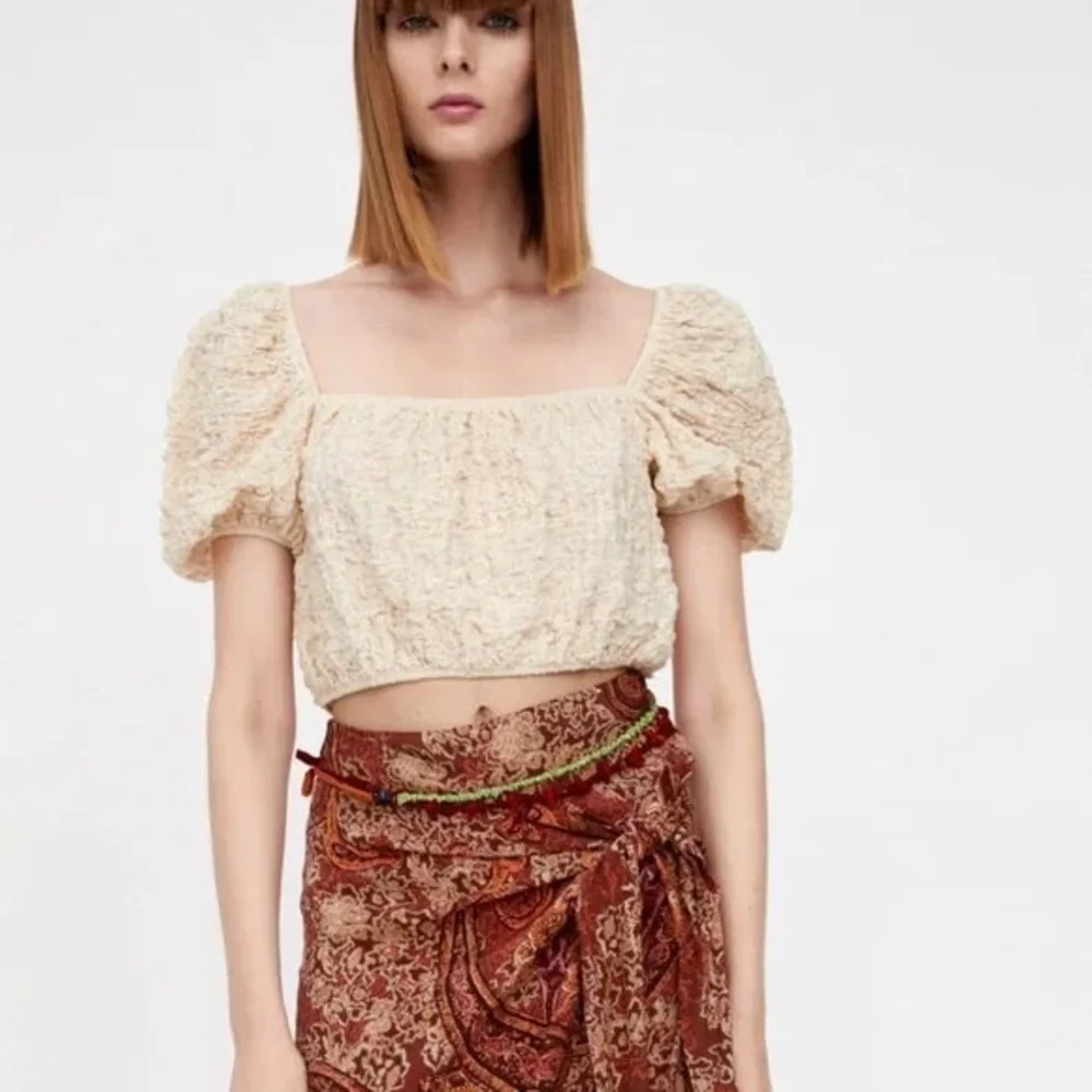 Zara Cream Textured Balloon Puff Sleeve Crop Top Short Sleeve - Women’s Medium